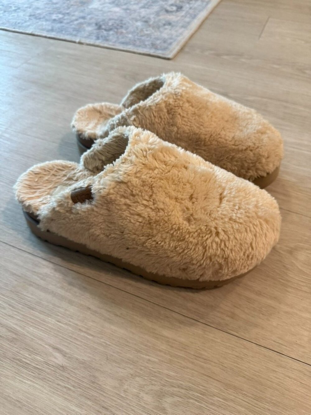 UGG Fuzz Sugar Natural Slide Slip On Slippers Women’s Size 10